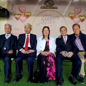 hinh-anh-can-bo-nha-may-quy-che-tu-son-cac-the-he