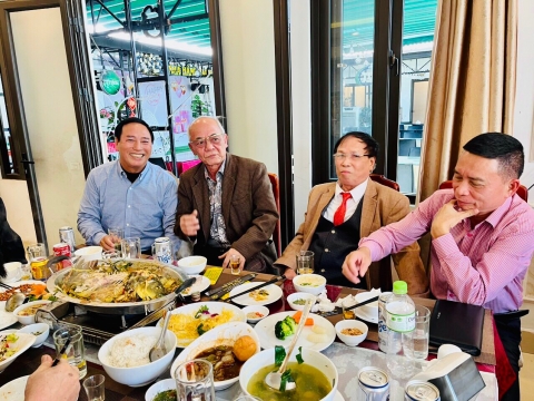 hinh-anh-can-bo-nha-may-quy-che-tu-son-cac-the-he