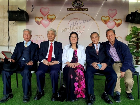 hinh-anh-can-bo-nha-may-quy-che-tu-son-cac-the-he