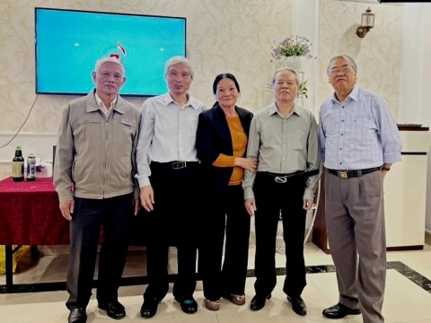 hinh-anh-can-bo-nha-may-quy-che-tu-son-cac-the-he