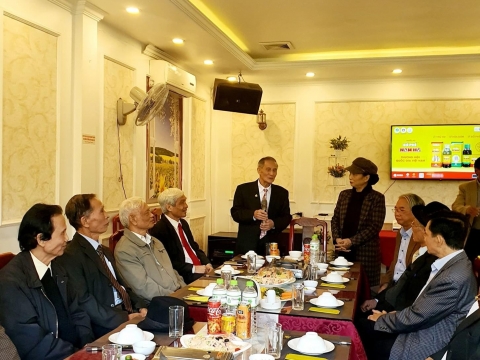 hinh-anh-can-bo-nha-may-quy-che-tu-son-cac-the-he