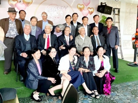 hinh-anh-can-bo-nha-may-quy-che-tu-son-cac-the-he