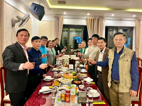 hinh-anh-can-bo-nha-may-quy-che-tu-son-cac-the-he