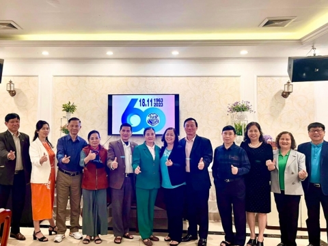 hinh-anh-can-bo-nha-may-quy-che-tu-son-cac-the-he