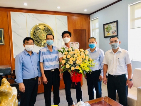 Hoạt động của lãnh đạo nhà máy