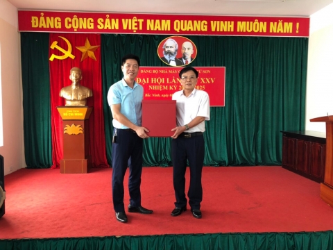 Hoạt động của lãnh đạo nhà máy